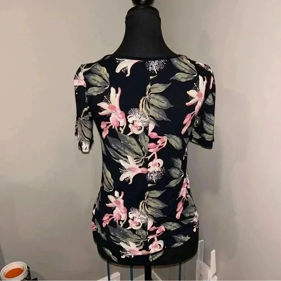 Aritzia- Babaton  Tee - Picture 2 of 6